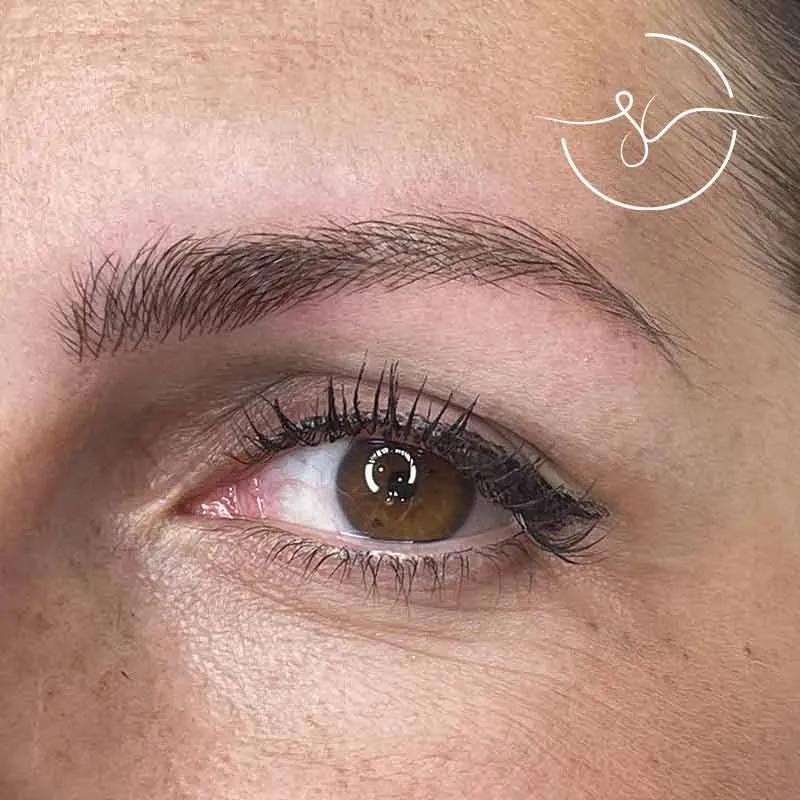 Ligne de sourcil harmonisée par dermopigmentation, Studio Confidence Marseille